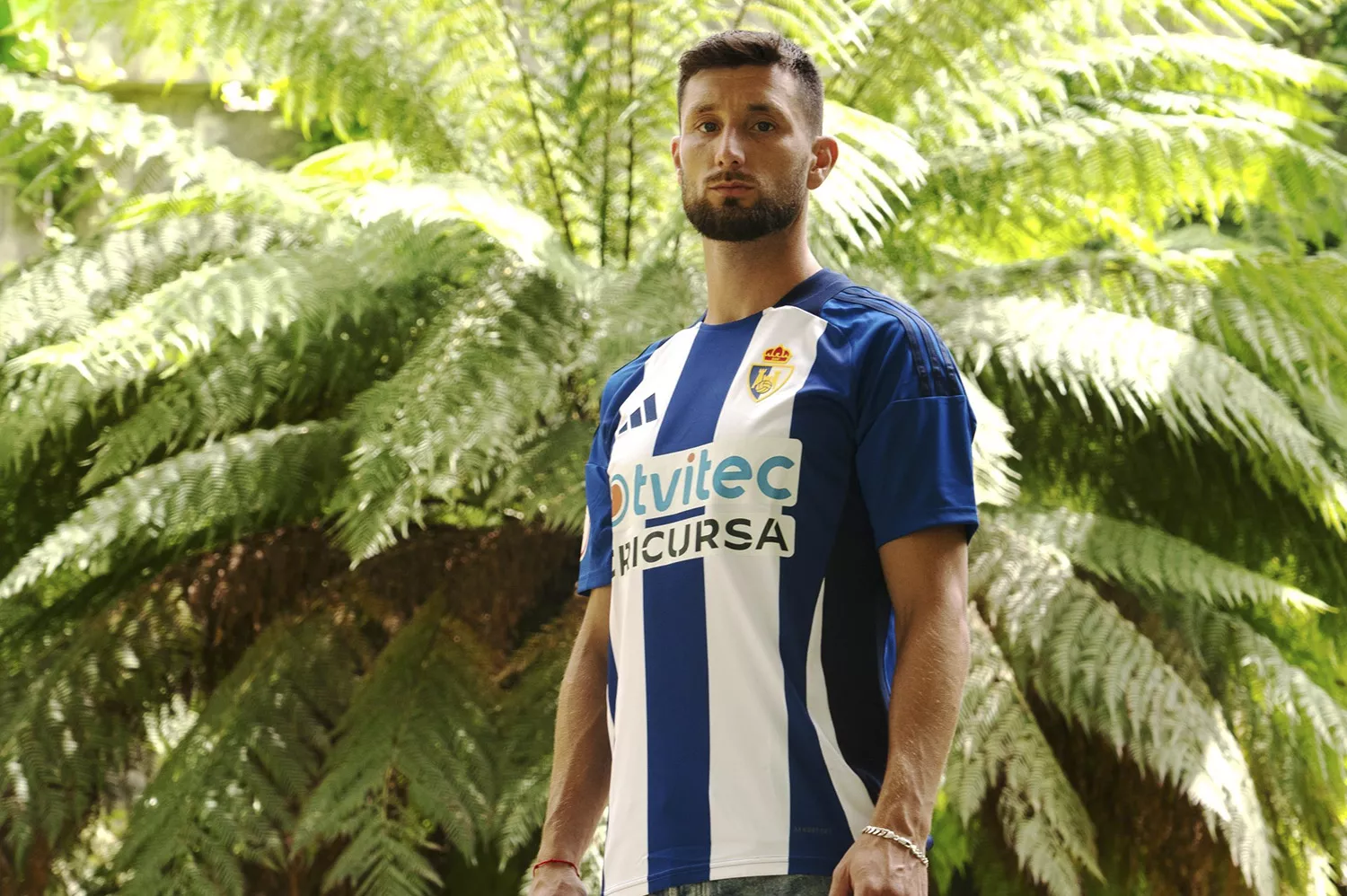 La Ponferradina presenta la camiseta de la primera equipación La Ponferradina presenta la camiseta de la primera equipación