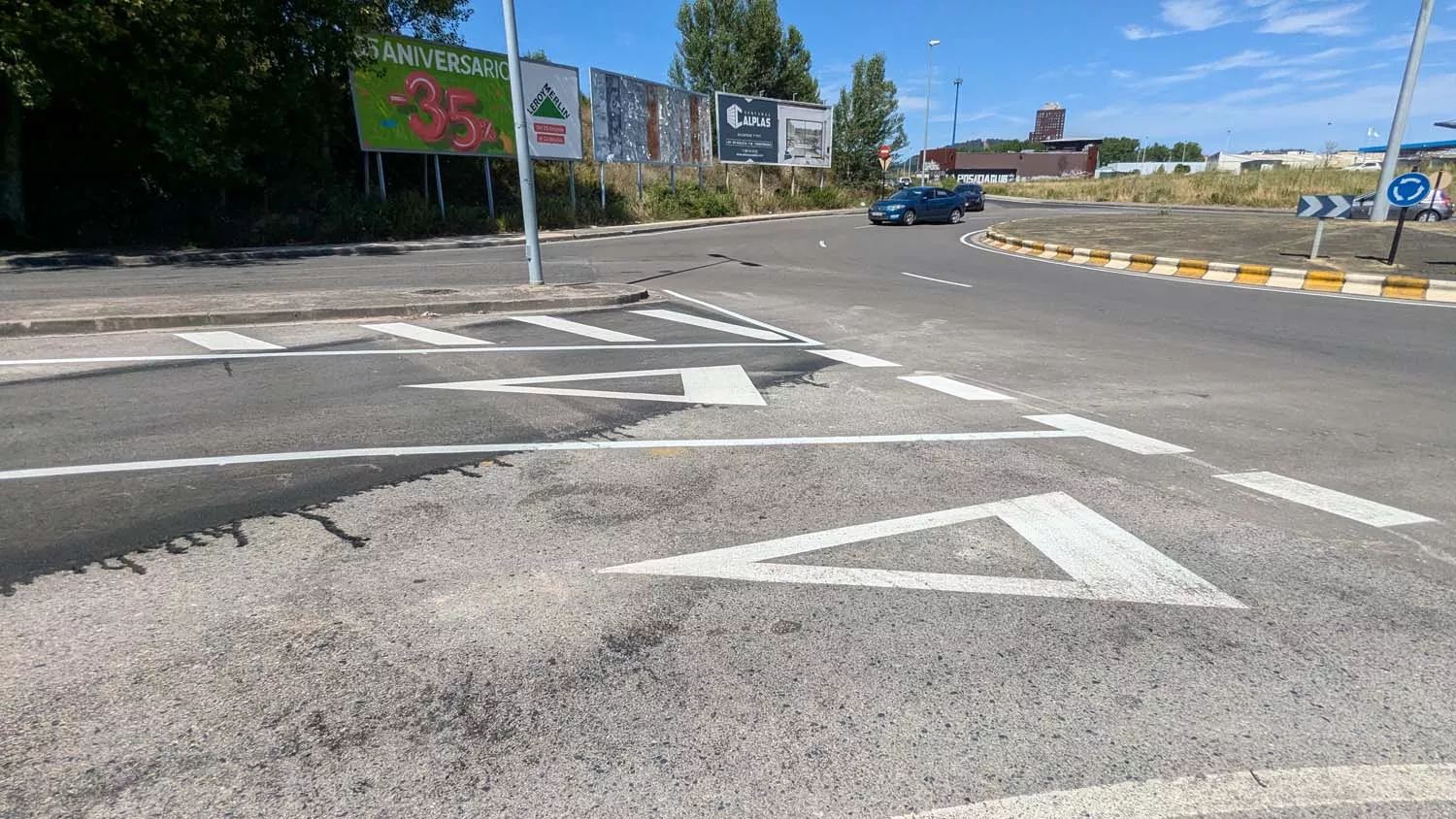 Reabren al tráfico un carril de la Avenida de Milán de Ponferrada tras dos años en obras (1) Reabren al tráfico un carril de la Avenida de Milán de Ponferrada tras dos años en obras (1)