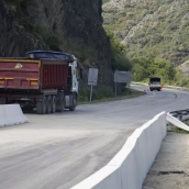 Carril abierto en la carretera CL-631 en la localidad de Páramo del Sil 