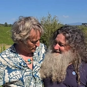 Jesús Calleja y Raúl Pérez durante su visita al Bierzo