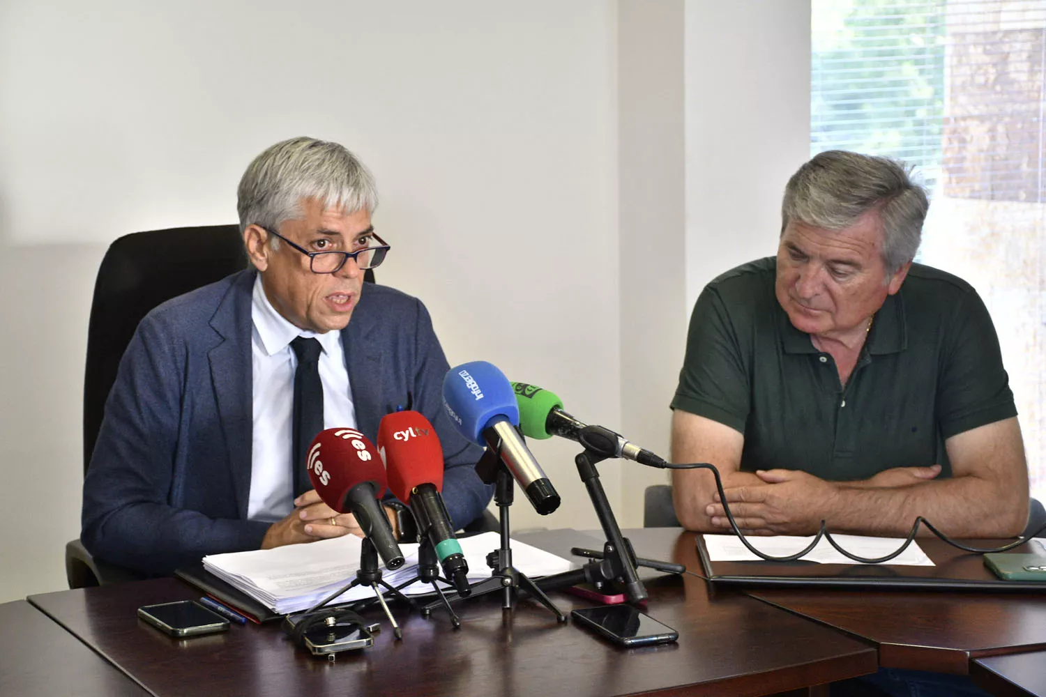 Eduardo Diego presenta las Ayudas y líneas de cooperación para El Bierzo(3) Eduardo Diego presenta las Ayudas y líneas de cooperación para El Bierzo(3)