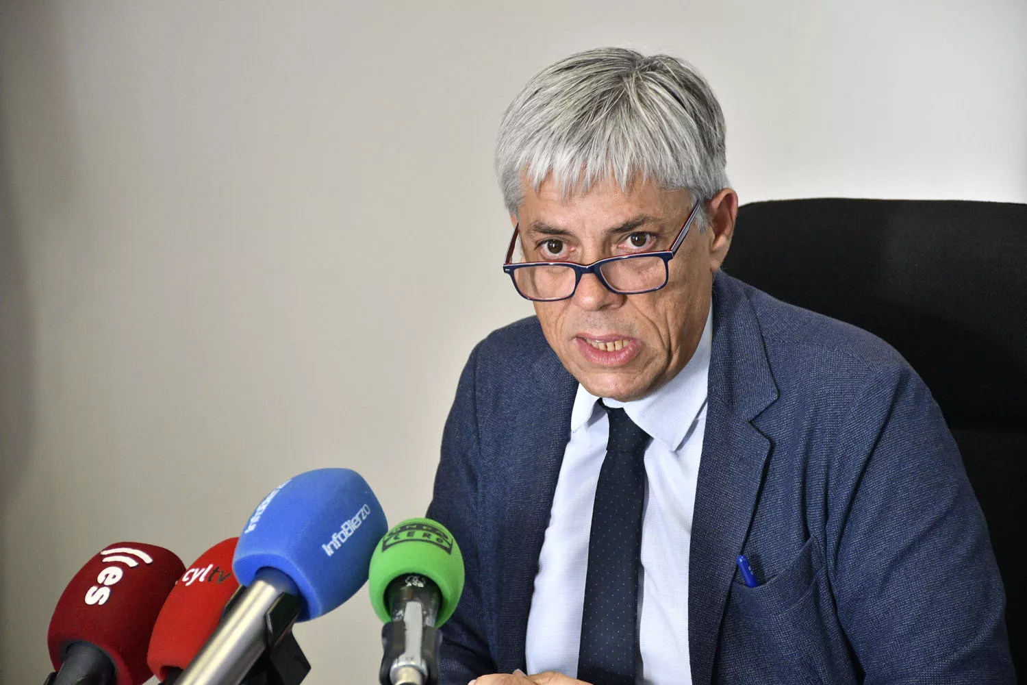 Eduardo Diego presenta las Ayudas y líneas de cooperación para El Bierzo(4) Eduardo Diego presenta las Ayudas y líneas de cooperación para El Bierzo(4)