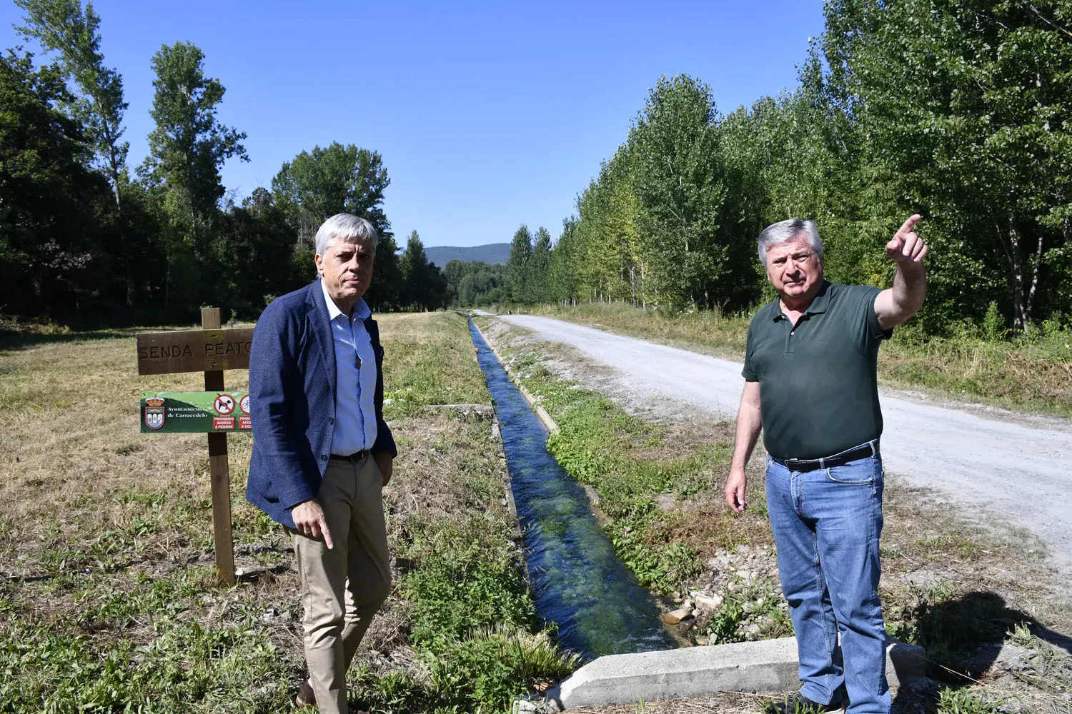 Eduardo Diego presenta las Ayudas y líneas de cooperación para El Bierzo(6) Eduardo Diego presenta las Ayudas y líneas de cooperación para El Bierzo(6)