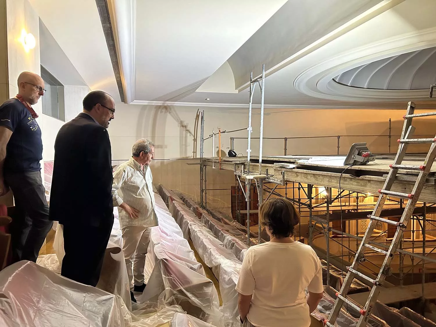 Marco Morala, el alcalde de Ponferrada, visitó el Teatro Municipal Bergidum