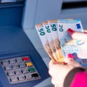 Hacienda intensifica el control sobre retiradas en efectivo para combatir el fraude fiscal - iStock