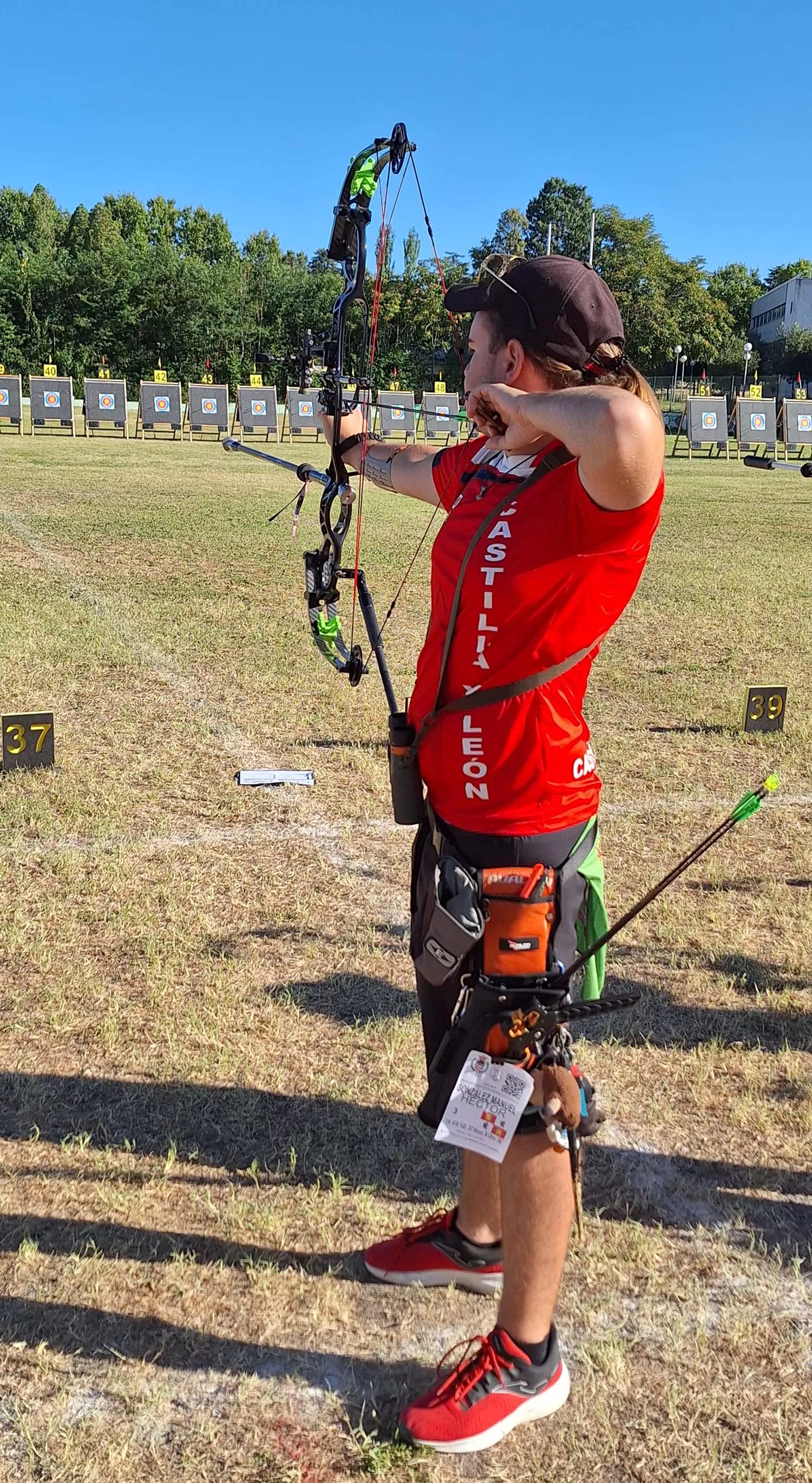 El intenso calor y fuertes rachas de bierzo acompañan al berciano en su participación El intenso calor y fuertes rachas de bierzo acompañan al berciano en su participación