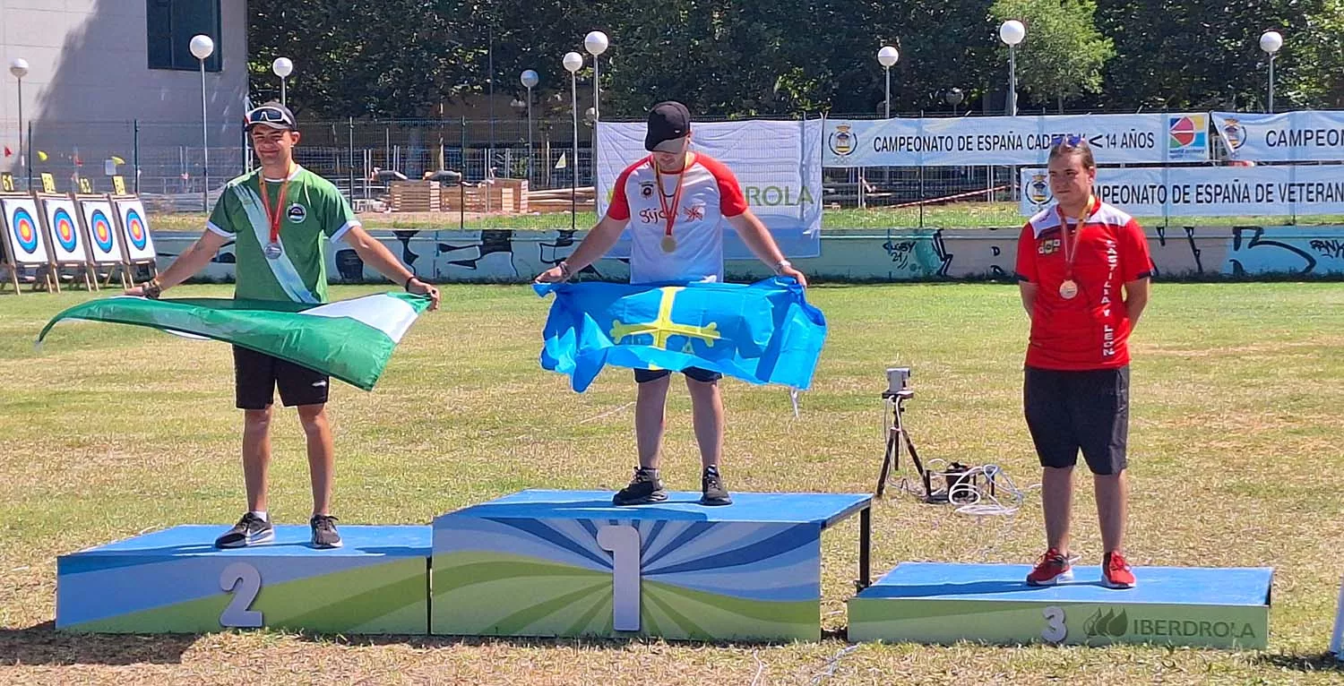 Héctor González en el tercer cajón del podio del Campeonato de España de tiro con arco Héctor González en el tercer cajón del podio del Campeonato de España de tiro con arco
