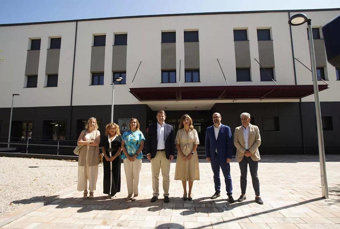 Junta y universidades públicas trabajaran desde septiembre en la nueva planificación de los estudios que incluirá la investigación