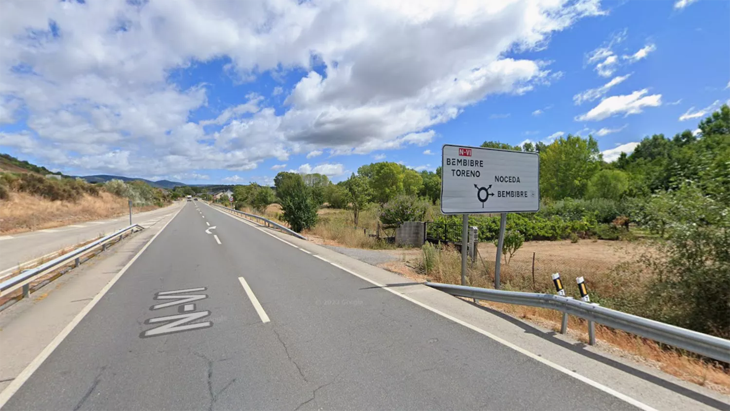 Un jabalí provoca un accidente en la N-6 en Bembibre y deja dos heridos