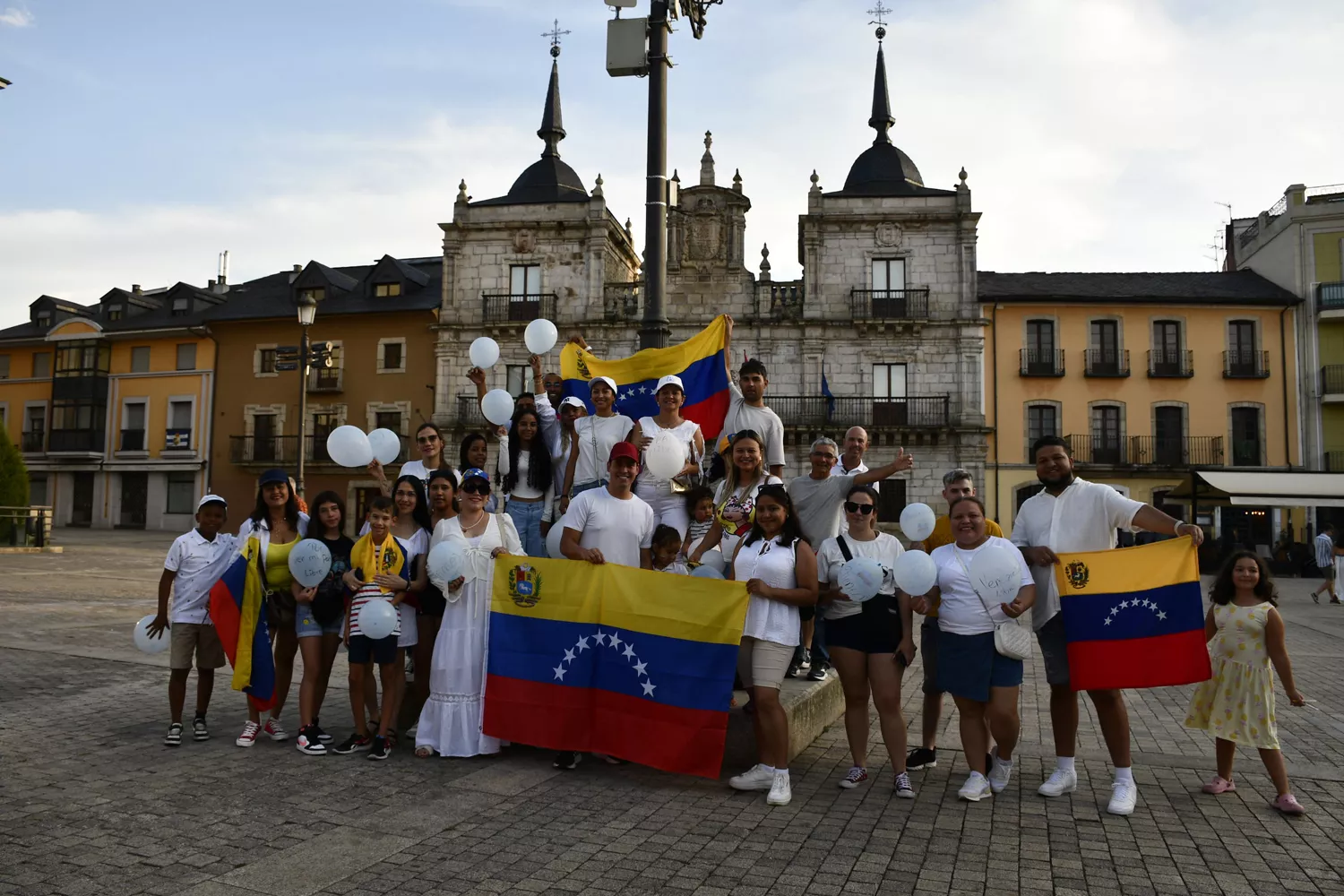 La comunidad venezolana se concentra en Ponferrada en apoyo a Edmundo González en las elecciones La comunidad venezolana se concentra en Ponferrada en apoyo a Edmundo González en las elecciones