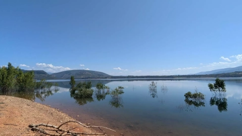 El pantano de Bárcena en agosto (2)
