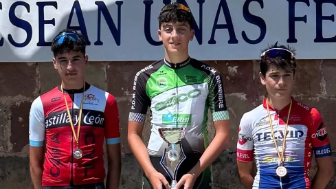 Asier Álvarez Quintana tras conseguir el trofeo de Copa de Castilla y León 1