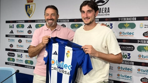 Presentación del nuevo jugador de la Ponferradina Alex Mula
