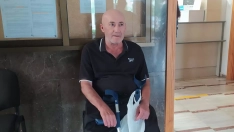 El vecino de Fabero con cáncer terminal inicia una huelga de hambre y un encierro intermitente en el Ayuntamiento El vecino de Fabero con cáncer terminal inicia una huelga de hambre y un encierro intermitente en el Ayuntamiento