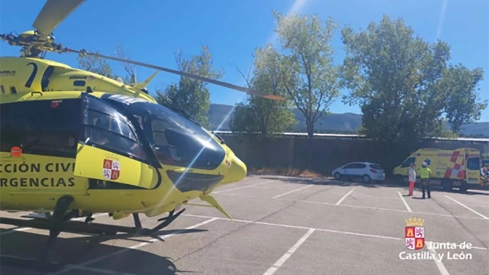 Helicóptero de rescate de la Junta de Castilla y León | Buscan a un montañero de 68 años desaparecido en el pico Gilbo (León)