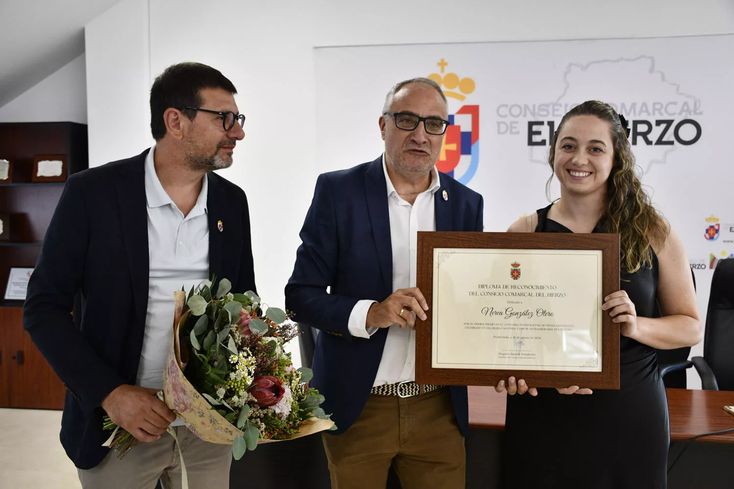 Entrega de diploma a Nerea González (9) Entrega de diploma a Nerea González (9)