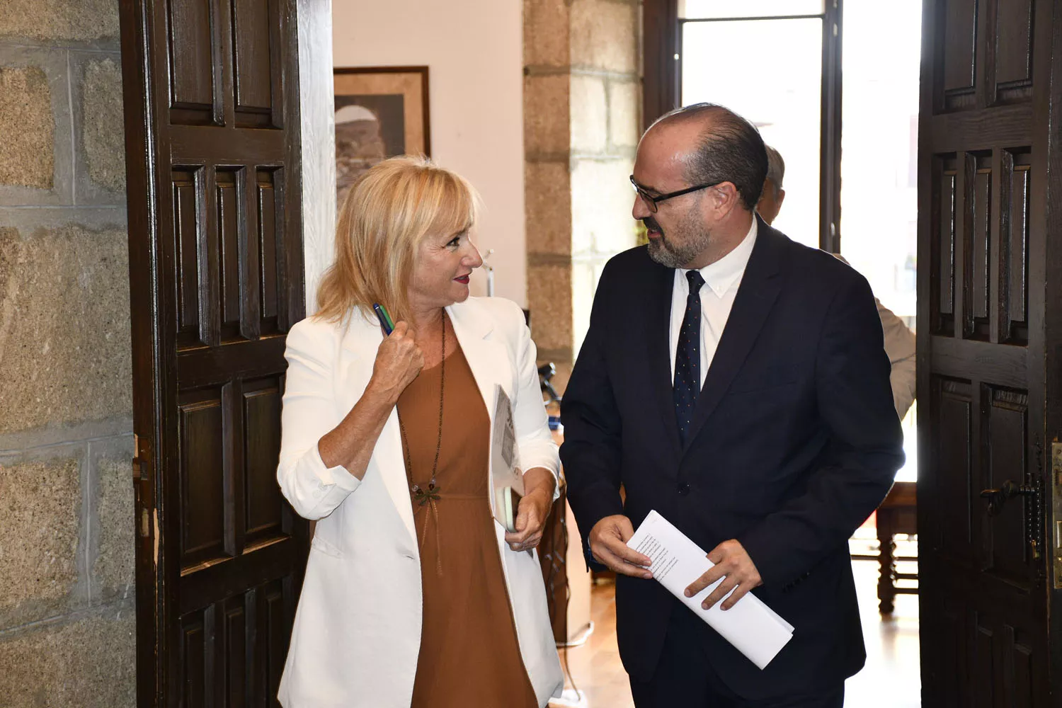 Reunión con la consejara industrial sobre los programas mixtos de formación y empleo. Reunión con la consejara industrial sobre los programas mixtos de formación y empleo.