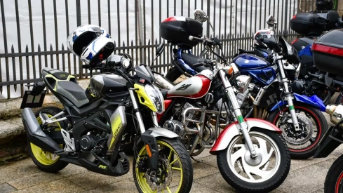 Álbum de fotos de la ofrenda floral motera de las Fiestas de la Encina de Ponferrada