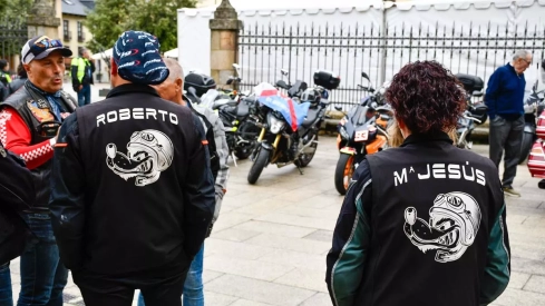 Álbum de fotos de la ofrenda floral motera de las Fiestas de la Encina de Ponferrada
