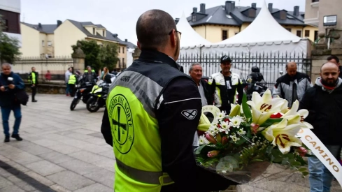 Álbum de fotos de la ofrenda floral motera de las Fiestas de la Encina de Ponferrada