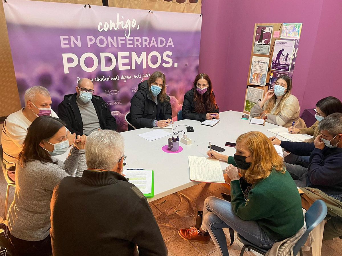 La secretaria de Organizaci�e Podemos se re�n Ponferrada con Bierzo aire limpio y Sellos de calidad El Bierzo