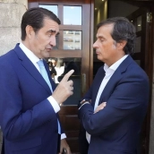 El consejero de Medio Ambiente, Juan Carlos Suárez Quiñones, junto a Adelino Pérez, presidente de la DO Bierzo El consejero de Medio Ambiente, Juan Carlos Suárez Quiñones, junto a Adelino Pérez, presidente de la DO Bierzo