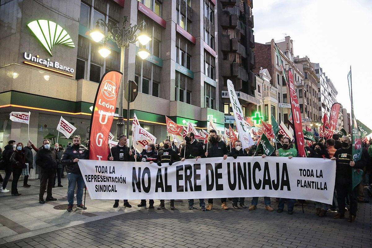 La jornada de huelga en Unicaja cierra el 95% de las oficinas en ...