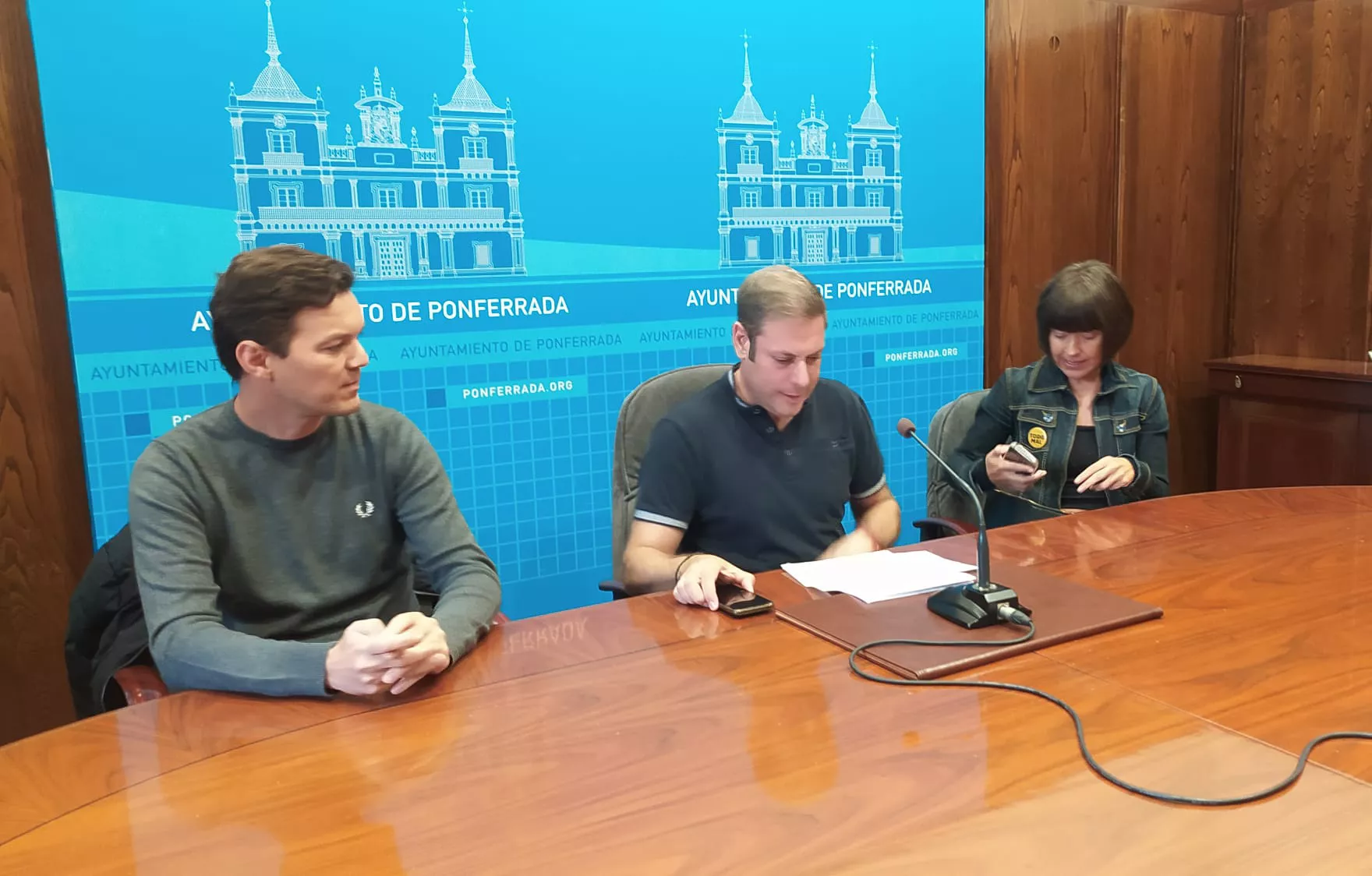 El técnico de turismo, Miguel Reguera, el concejal, Iván Alonso, y la técnico Laura Hurtado El técnico de turismo, Miguel Reguera, el concejal, Iván Alonso, y la técnico Laura Hurtado