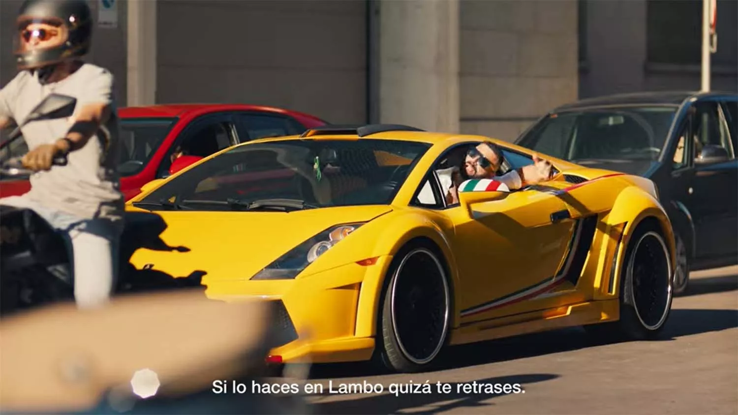 Transportes aprovecha el lema de Sánchez más transporte público y menos Lamborghini para un nuevo spot. Transportes aprovecha el lema de Sánchez más transporte público y menos Lamborghini para un nuevo spot.