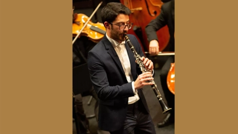 Foto del clarinetista Spyros Fakiolas