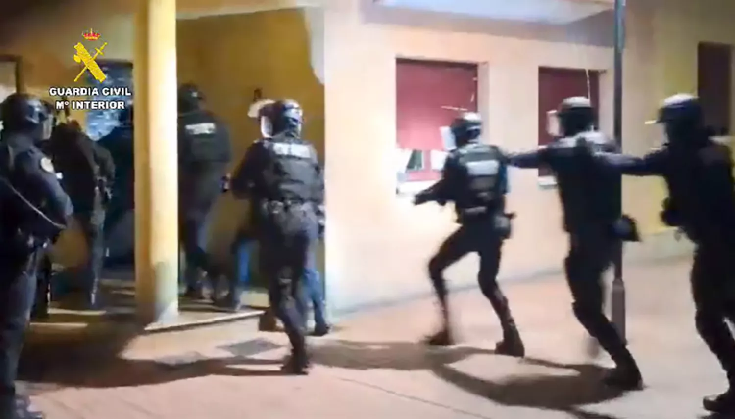 Desarticulado un grupo criminal autores de más de una treintena de robos en establecimientos de Ponferrada, Cacabelos y Asturias Desarticulado un grupo criminal autores de más de una treintena de robos en establecimientos de Ponferrada, Cacabelos y Asturias