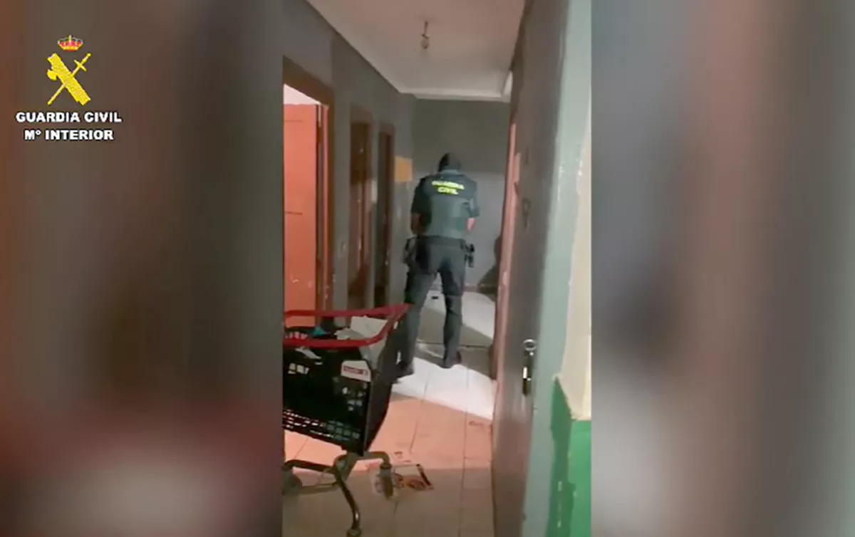 Desarticulado un grupo criminal autores de más de una treintena de robos en establecimientos de Ponferrada, Cacabelos y Asturias Desarticulado un grupo criminal autores de más de una treintena de robos en establecimientos de Ponferrada, Cacabelos y Asturias