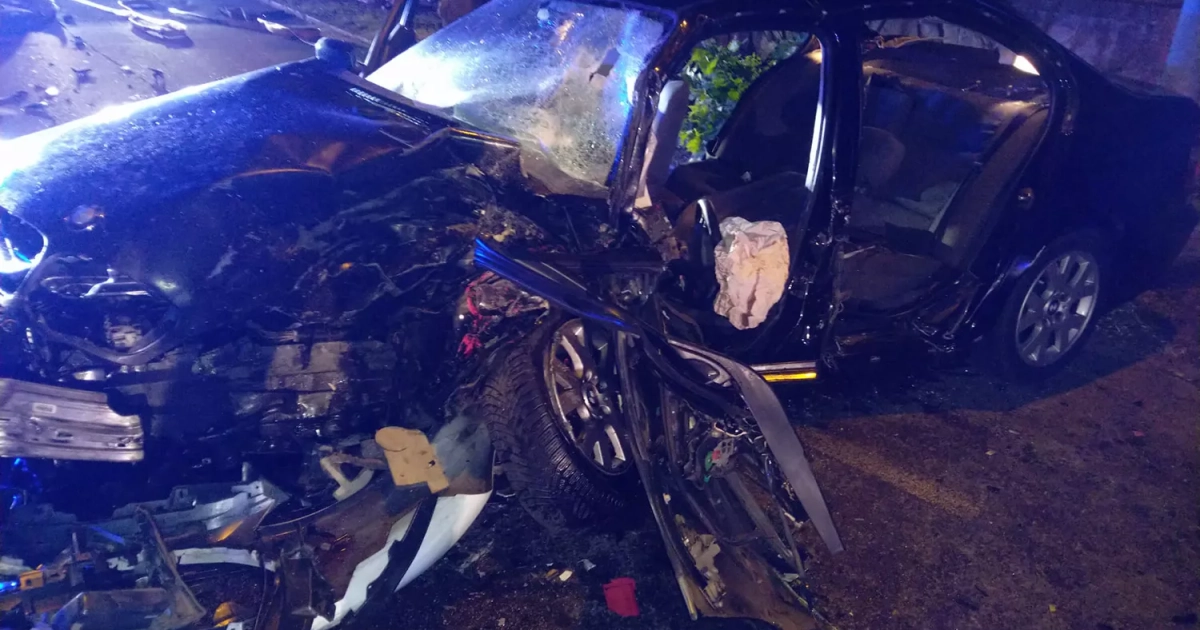 Trasladado al Hospital del Bierzo tras quedar atrapado en su vehículo ...
