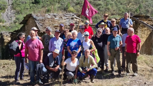 25 voluntarios limpian el desaparecido pueblo de Santibáñez de Montes (Torre del Bierzo)