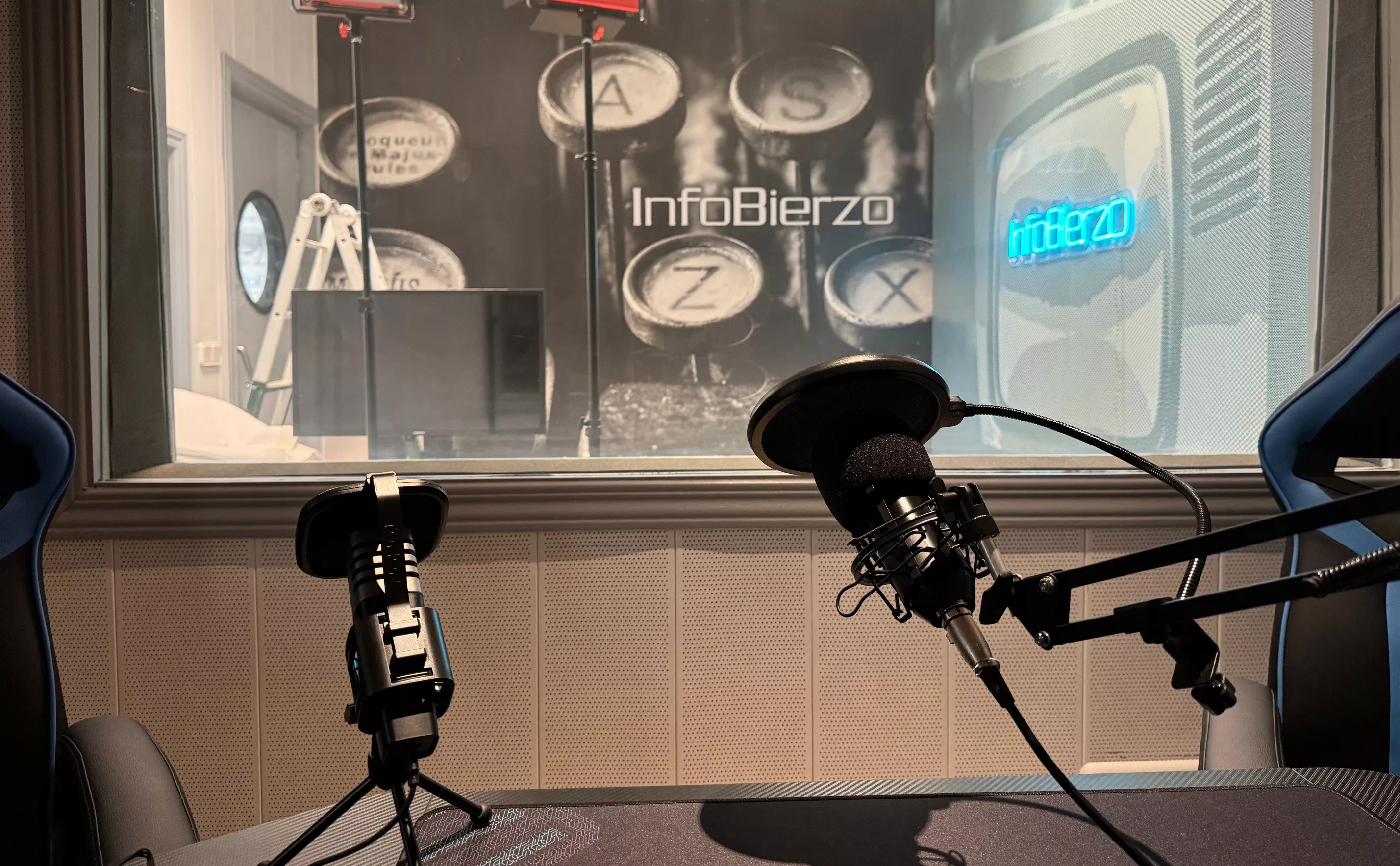 Uno de los estudios en las oficinas de InfoBierzo Uno de los estudios en las oficinas de InfoBierzo