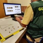 Investigan a una vecina de Puente por robar joyas de 10.000 euros al anciano que cuidaba en A Rúa​ (Valdeorras)