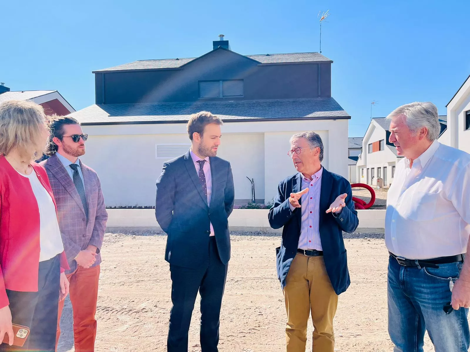 Técnicos de la OCDE visitan Carracedelo acompañados representantes de la Junta Técnicos de la OCDE visitan Carracedelo acompañados representantes de la Junta