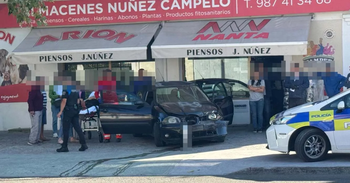 Trasladada al Hospital del Bierzo tras un fuerte accidente entre un ...