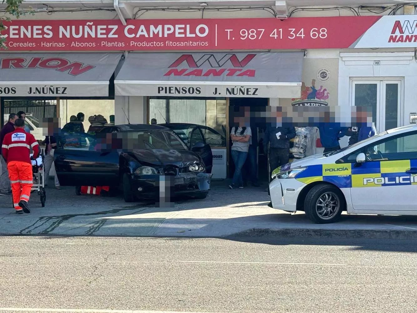 Trasladada al Hospital del Bierzo tras un fuerte accidente entre un ...