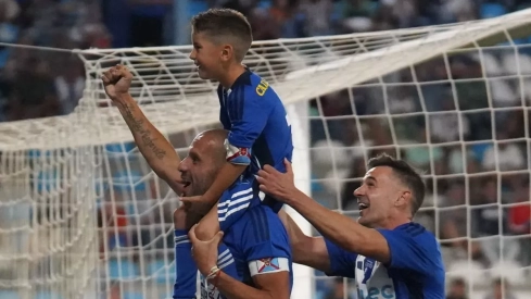 Emotiva retirada de Yuri en El Toralín arropado por el abrazo blanquiazul