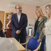 Visita institucional del alcalde de Ponferrada y representantes municipales a la sede de Alzheimer Bierzo.