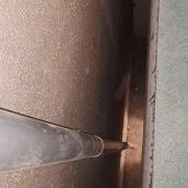 Lugar donde cayó el trabajador en las instalaciones de Embutidos Pajariel Bembibre