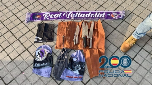 Intervienen cuchillos, pasamontañas, protectores bucales y una bandera prohibida entre grupos ultras del Real Valladolid y Real Sociedad