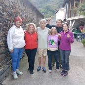 Jesús Calleja visita el Valle de Fornela y los vecinos presumen del encuentro