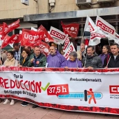 Concentración sindical en Ponferrada para desenquistar las negociaciones de la reducción de la jornada laboral a 37,5 horas