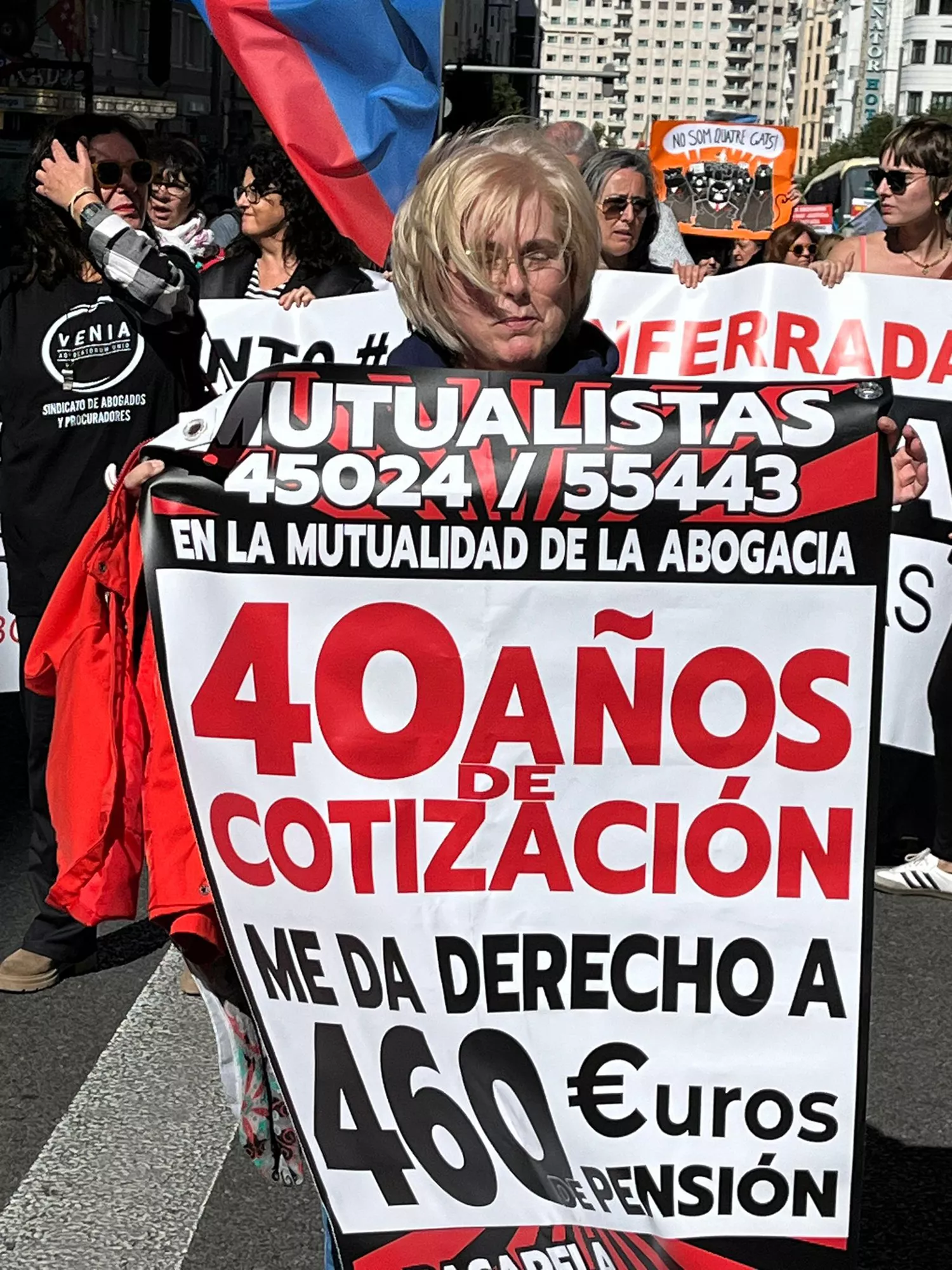 Abogados y procuradores del Bierzo reivindican en Madrid "unas pensiones dignas" Abogados y procuradores del Bierzo reivindican en Madrid "unas pensiones dignas"