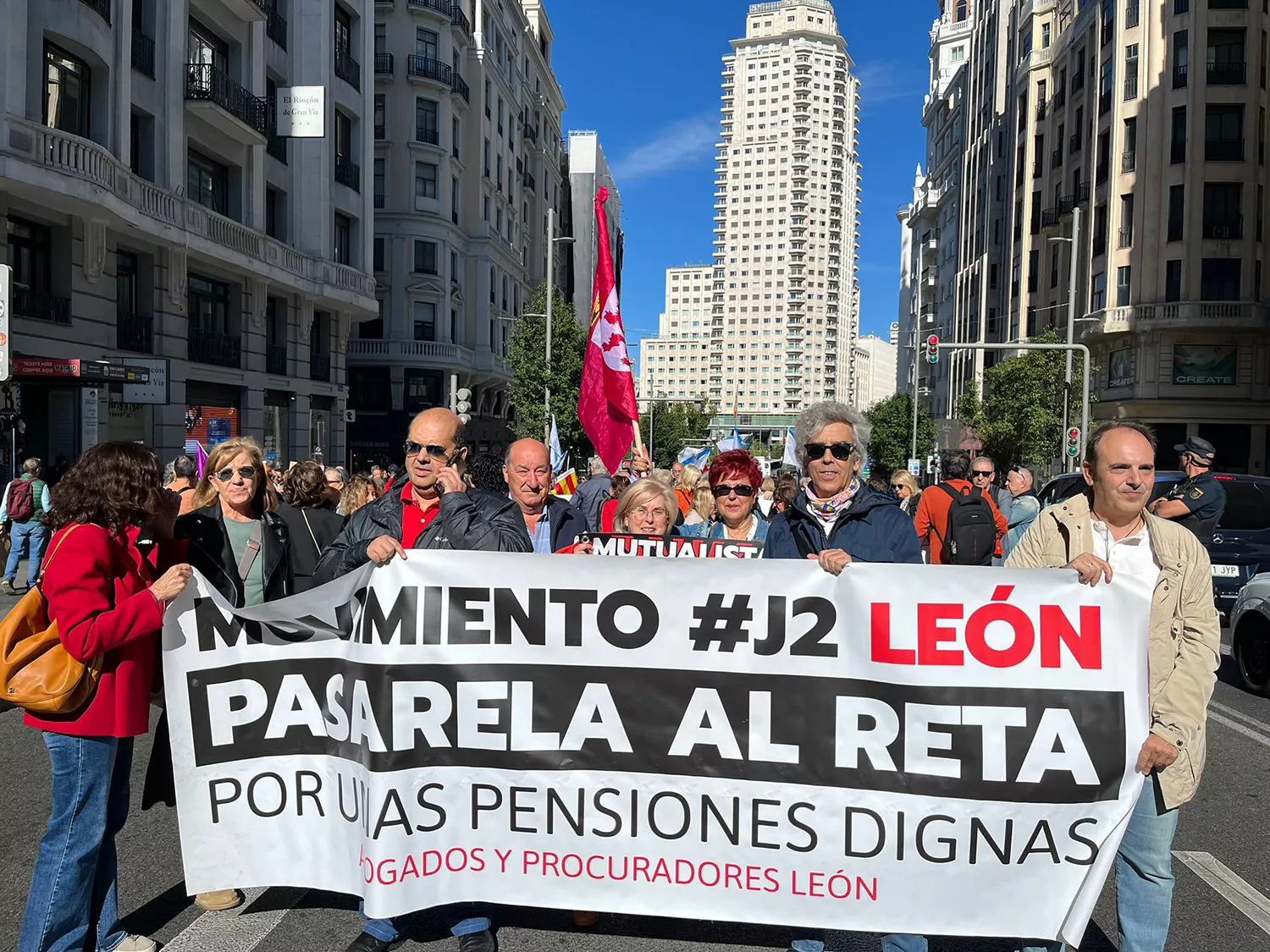 Abogados y procuradores del Bierzo reivindican en Madrid "unas pensiones dignas" | Imagen cedida a Infobierzo Abogados y procuradores del Bierzo reivindican en Madrid "unas pensiones dignas" | Imagen cedida a Infobierzo