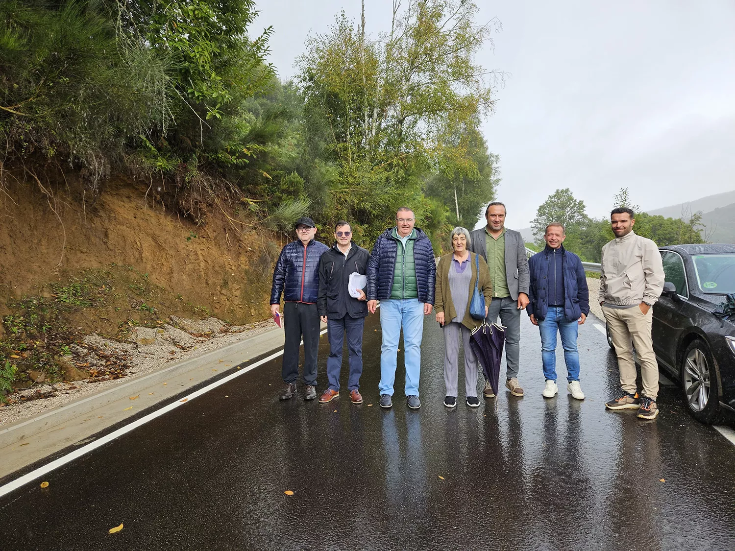 Reparada la carretera de Vega de Valcarce que 'se tragó' dos coches en noviembre por 270.000 euros Reparada la carretera de Vega de Valcarce que 'se tragó' dos coches en noviembre por 270.000 euros