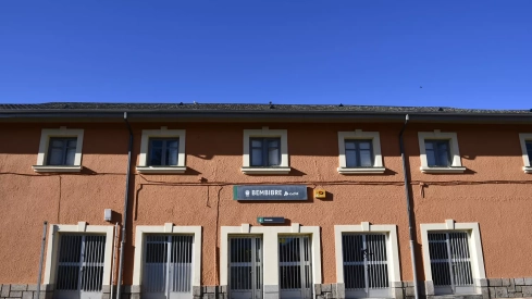 Adif ofrece una plaza en Bembibre para los afectados por el cierre de la estación de Cistierna (León)