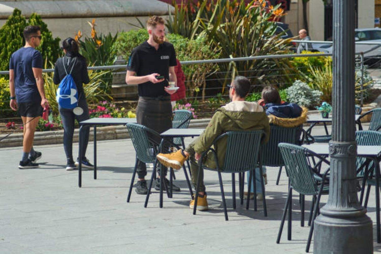 Camarero | Ascenso del paro en la provincia de León con 340 desempleados más en el mes de octubre, alcanzando 21.253 Camarero | Ascenso del paro en la provincia de León con 340 desempleados más en el mes de octubre, alcanzando 21.253